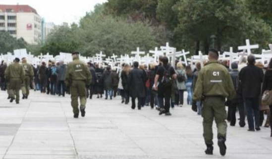 Demonstrationszug von Polizei eskortiert